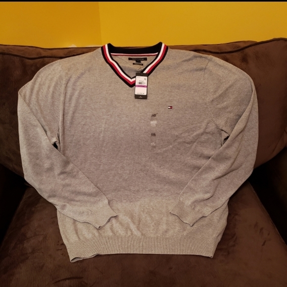 Tommy Hilfiger Mens Grey Vneck Sweater - Picture 1 of 3